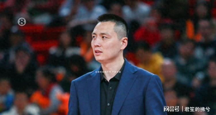 棋牌游戏-上海男篮主帅比杨鸣帅，41岁婚姻状况引猜测